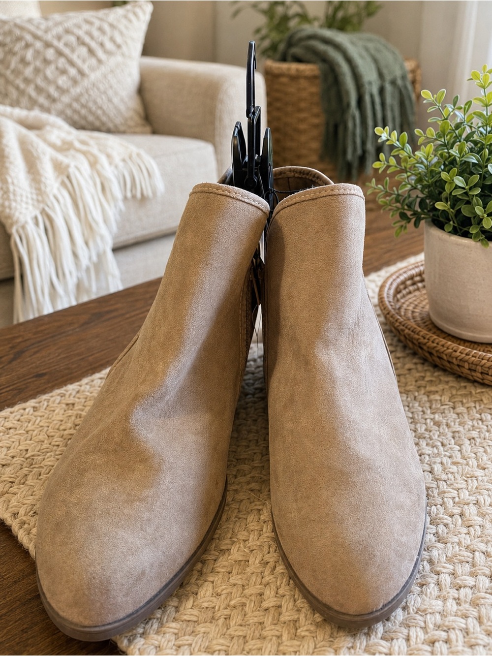 Time & Tru Taupe Faux Suede Ankle Booties Women’s 10W Wide NWT